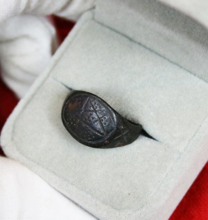 Original & Rare Ancient 1300’s Mystical Pentagram Bronze Knightly Ring, From The Wars in France At Poitiers And Crecy, & The Time of The Poem Sir Gawain & The Green Knight. The Pentangle Symbolised The Power To Ward Off Demons