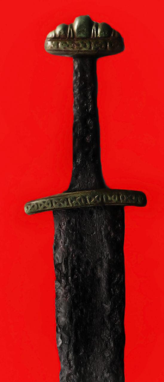 Magnificent Original Viking Age Broadsword With 'Hemse, Gotland' Bronze Hilt Mounts & Beautiful 'Sun Wheel' Sólarhvél. Jelling Decor. 800-1000 Years Old. Pattern Welded Blade, With Bronze Jelling Decorated Scabbard Chape, Viking Helmet & Head Design
