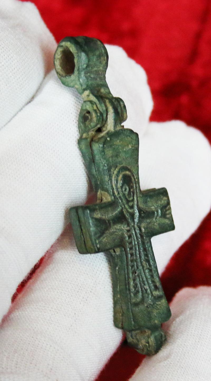 A 1000 Year Old Survivor From Antiquity. Early Crusades Reliquary, Pectoral, Encolpion Cross. Containing A Shard of The True Cross. Hinged Cross Of the Ancient Holy Land. Likely Presented to a Warrior Knight Before for the Crusade, by a Bishop