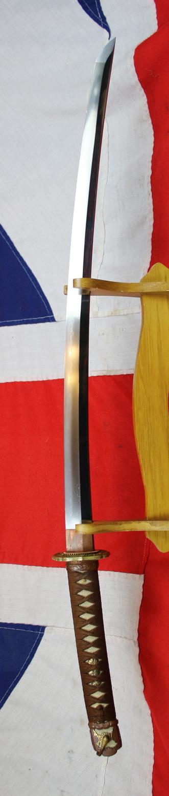 Magnificent Near Mint Gendaito, WW2 Officer's Sword By A Jo-Jo Saku (Above-Superior Work) Highly Ranked Traditional Sword Maker in The Tosho Banzuke 刀匠番附 That Was Published for 1941. Signed: Chikuzen Fukuoka Ju Moritsugu Norisada Saku Kore