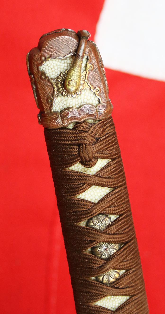 Magnificent Near Mint Gendaito, WW2 Officer's Sword By A Jo-Jo Saku (Above-Superior Work) Highly Ranked Traditional Sword Maker in The Tosho Banzuke 刀匠番附 That Was Published for 1941. Signed: Chikuzen Fukuoka Ju Moritsugu Norisada Saku Kore
