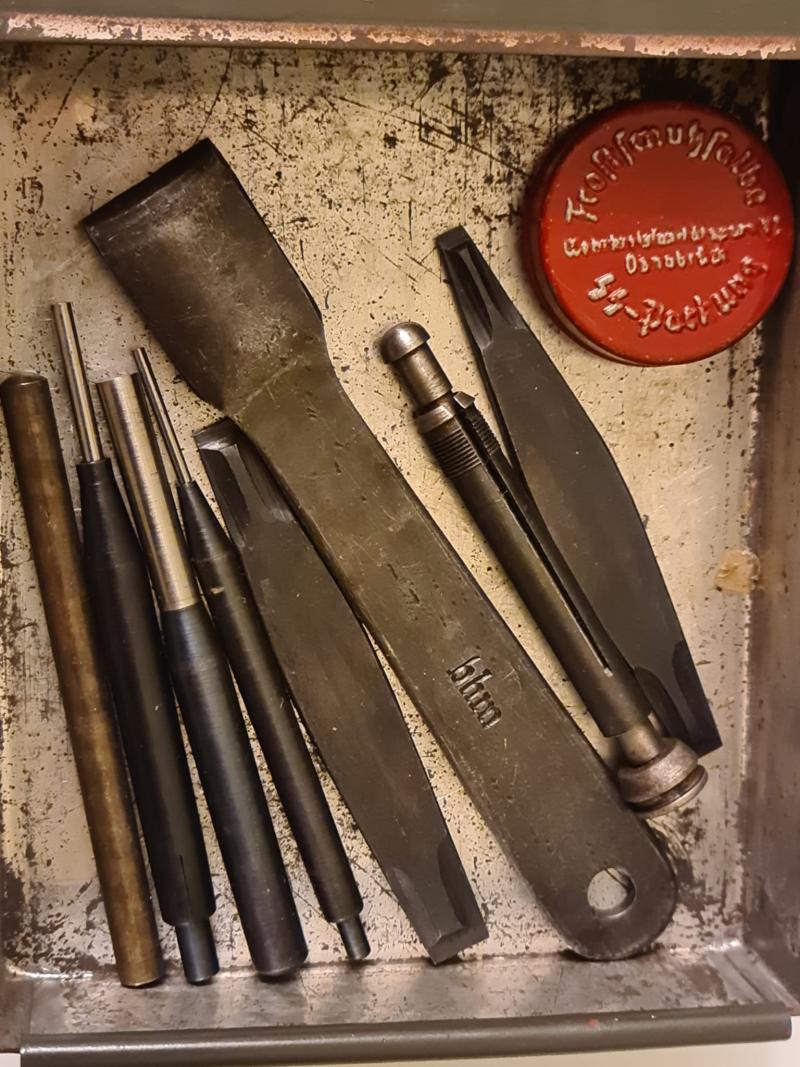 An Incredibly Rare And Immensely Desirable Original Collectors Item For Machine Gun Collectors. A 1938 Dated Mauser, WW2 German MG 34 Machine Gunners Tool Kit