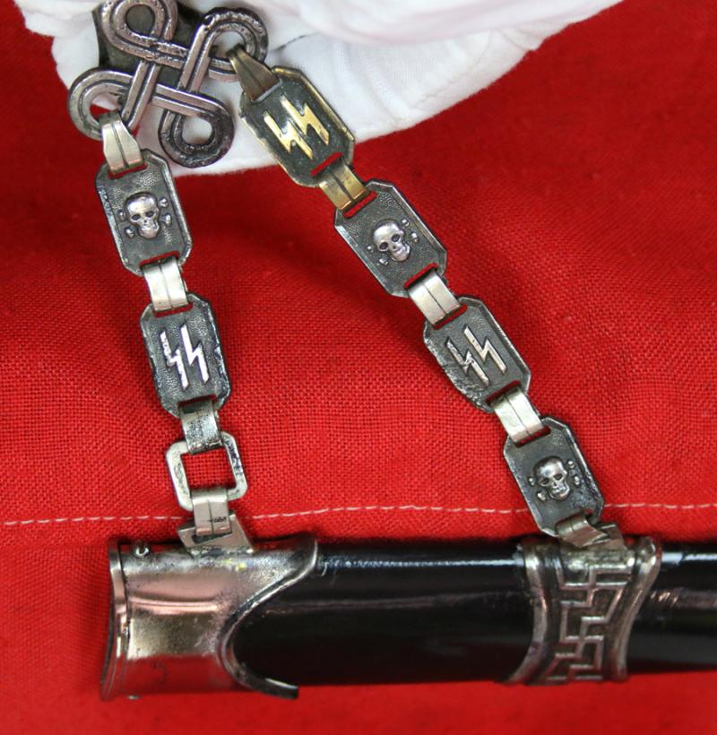 A Most Rare And Highly Collectable The Chained 1936 SS-Ehrendolch (
