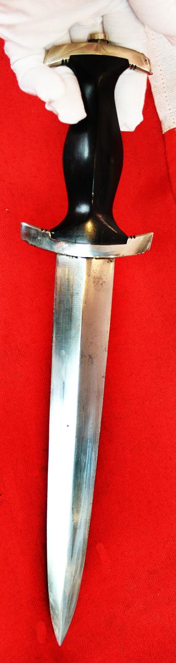 A Most Rare And Highly Collectable The Chained 1936 SS-Ehrendolch (