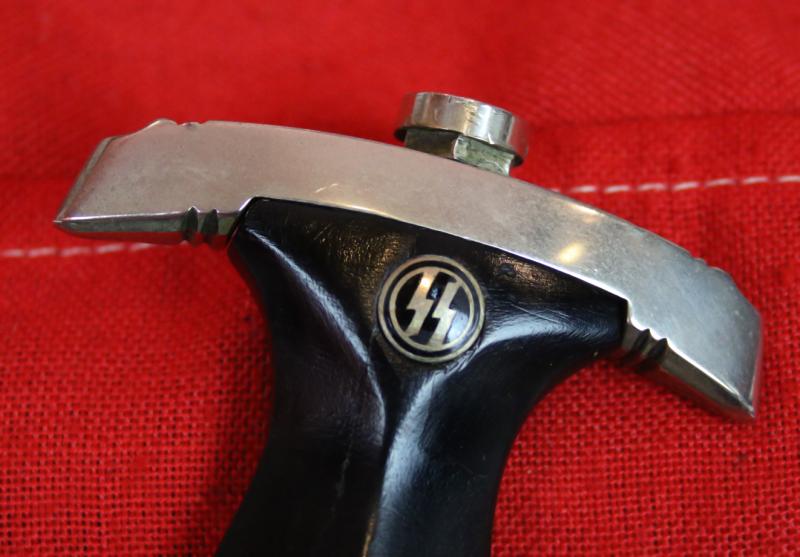 A Most Rare And Highly Collectable The Chained 1936 SS-Ehrendolch (