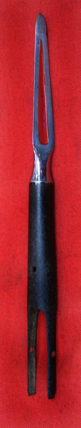 Early Samurai 袋槍 Fukuro-Yari, Helmet & Armour Piercing Grade Of Incredible Power Despite Its Size Circa 1336 to 1500. Triple Equilateral Graduating Blade with Red Lacquer Decorated Horimono Bo-Hi To Each Blade Face & Complete With Its Original Pole Haft