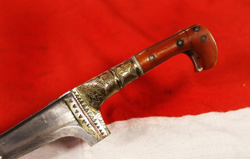 A Most Attractive Antique Afghan Khyber Knife, Pesh Kabz or Choora, With Amber Hilt and Fine Armour Piercing Blade. Almost The Pair To the Example Donated To the British Museum By HRH Prince Richard Duke of Gloucester