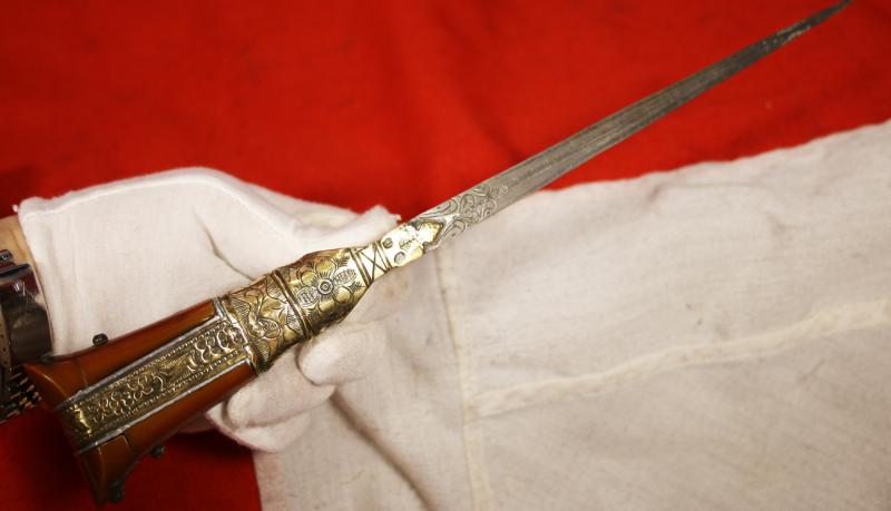 A Most Attractive Antique Afghan Khyber Knife, Pesh Kabz or Choora, With Amber Hilt and Fine Armour Piercing Blade. Almost The Pair To the Example Donated To the British Museum By HRH Prince Richard Duke of Gloucester