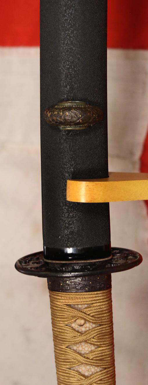 Early Shinto, Signed, Yamashiro Daijo Fujiwara Kunitsugu (山城大掾藤原国次) Handachi Sword With Full Suite Of Omori Teruhide School 'Omori Wave' Pattern of Handachi Koshirae Of Churning Water With Inlaid Gold Sea Spray Droplets. Kinai School Budou-sukashi Tsuba