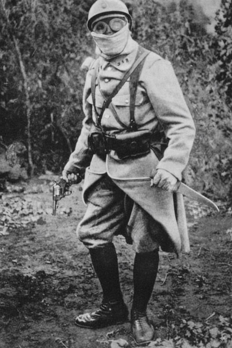 An Original French 1915 'Trench Raiders' Fighting Knife, the So Called WW1 French Army 'Butchers' Bowie Knife In Original Military Issue Scabbard